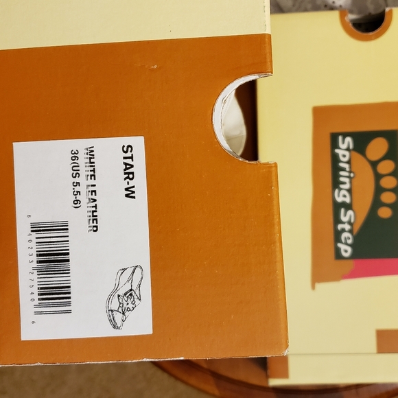 New Spring Step White Sandals - Picture 11 of 12